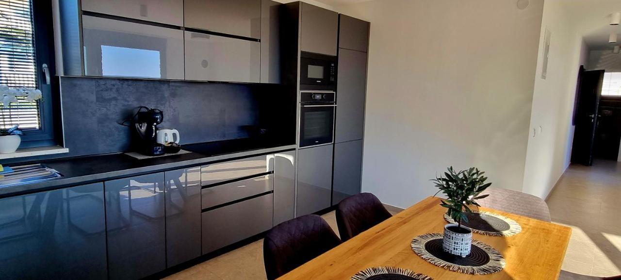 Dinary Apartman Vir Eksteriør billede