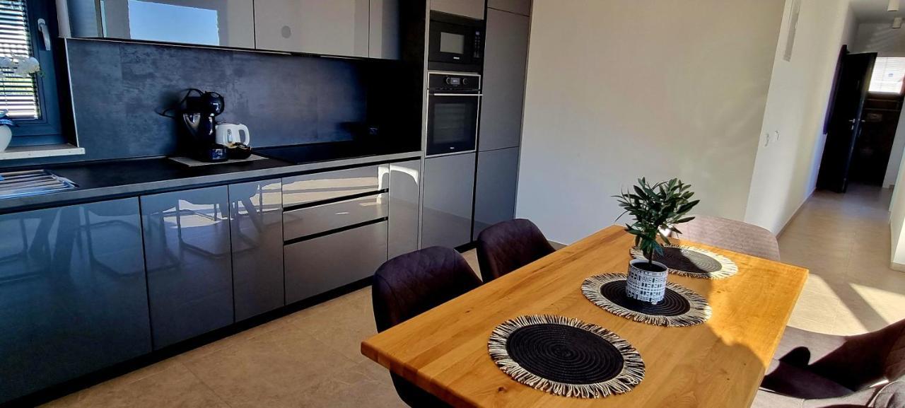 Dinary Apartman Vir Eksteriør billede